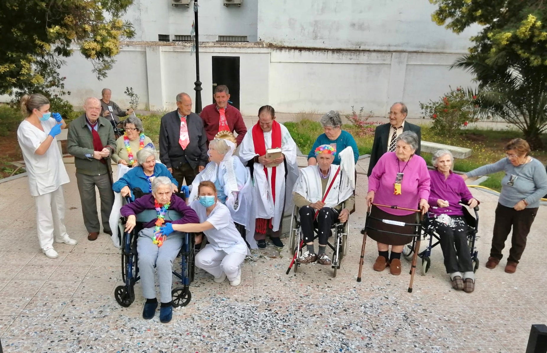 El Domingo de Resurrección todos disfrutaron en el patio de una 'procesión' muy especial. 