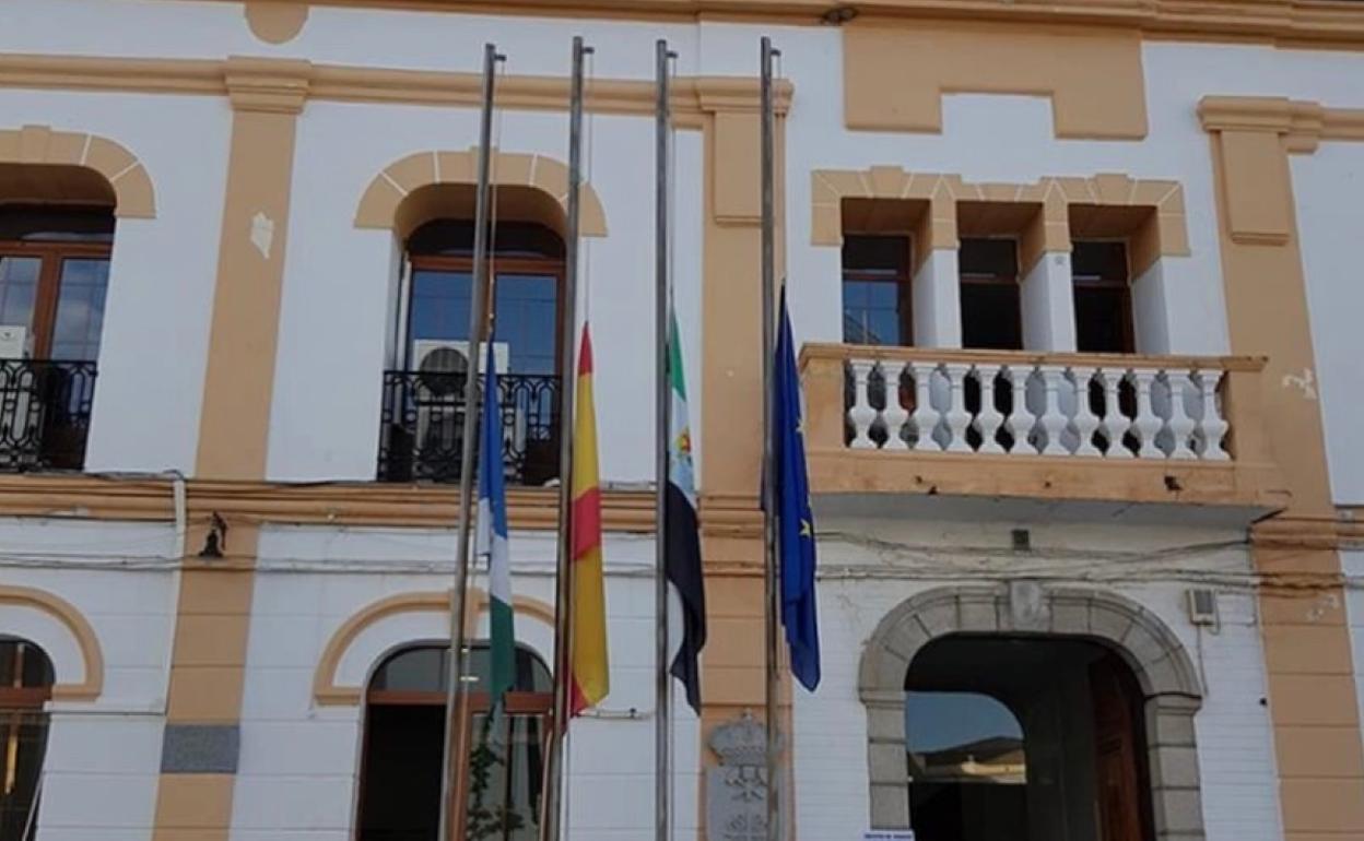 El Ayuntamiento de Quintana decreta luto oficial por las víctimas del Covid-19