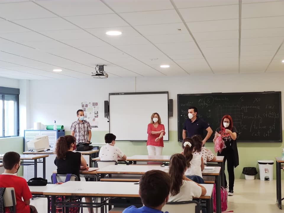 El alcalde visitó los centros escolares para dar la bienvenida a los alumnos