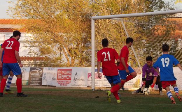 Una de las intervenciones del portero 'Pota' que dejaron intacto el marcador rival 