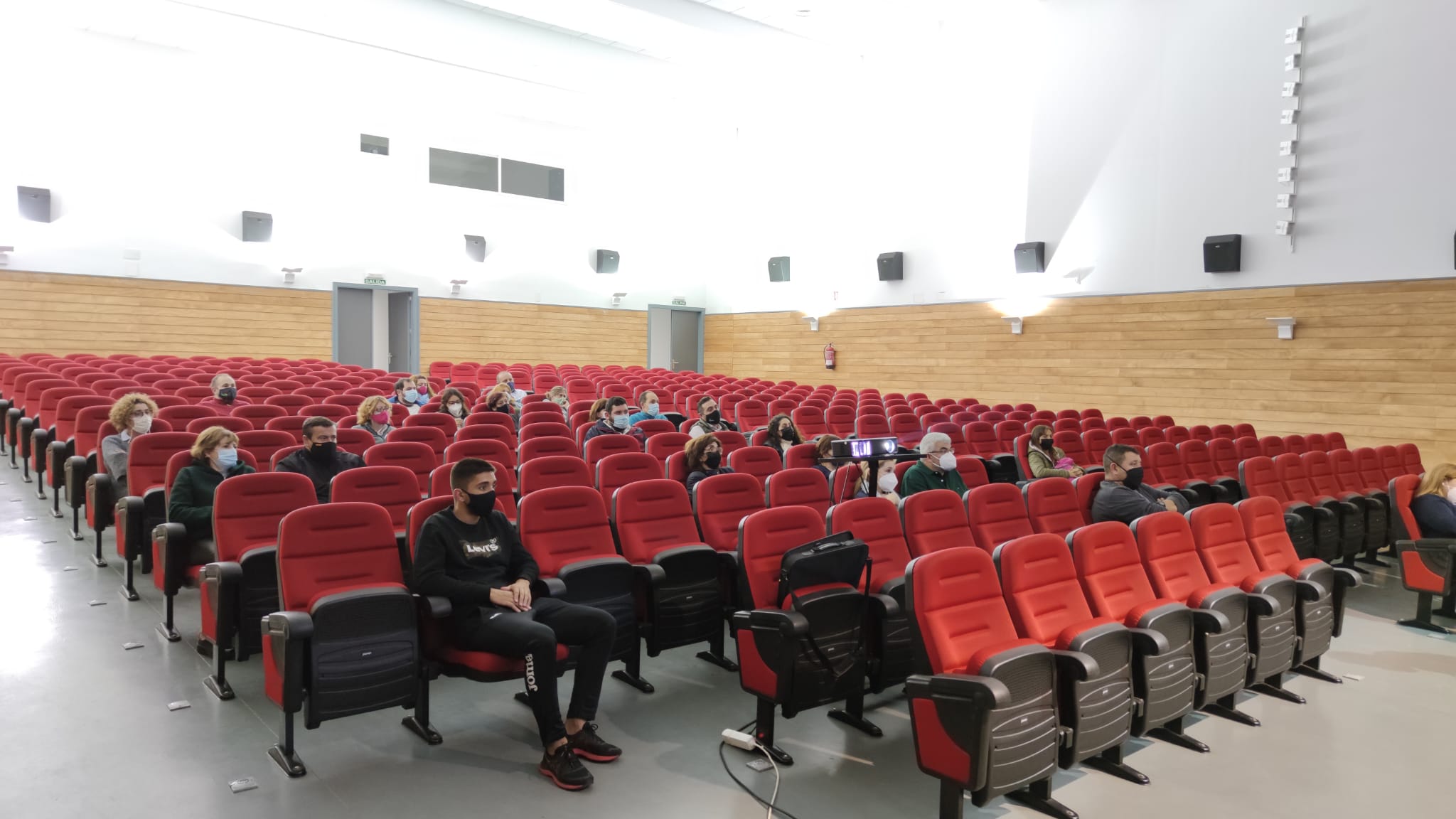 Los comerciantes y hosteleros que asistieron 