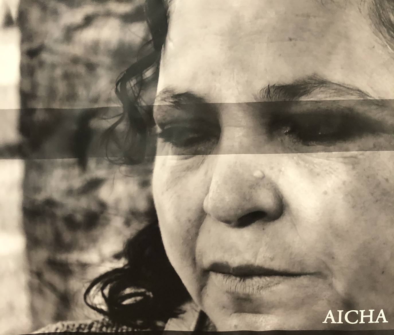 Achía en el panel que narra su historia 