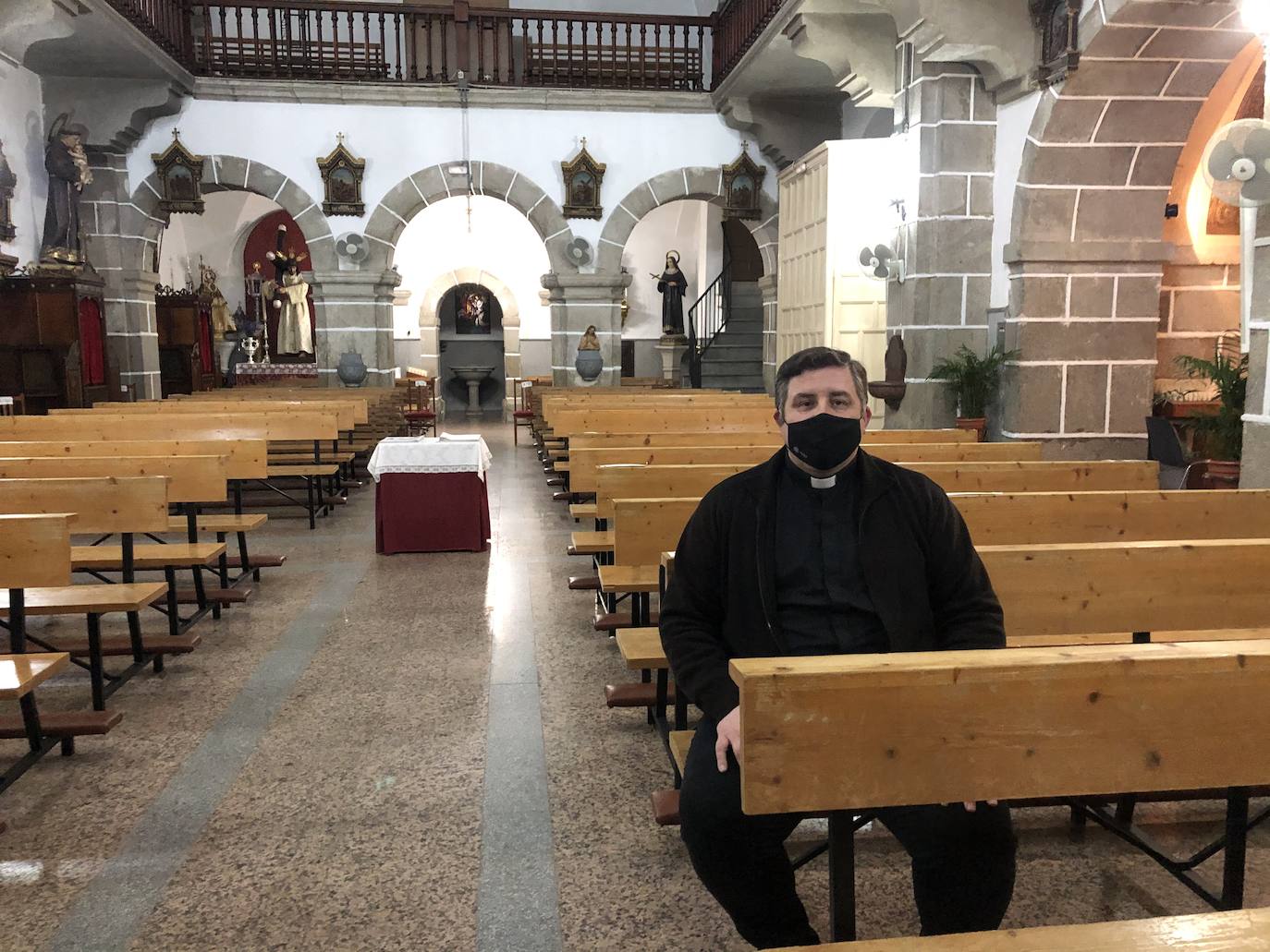 La parroquia acoge a vecinos que tienen que trabajar en beneficio de la comunidad