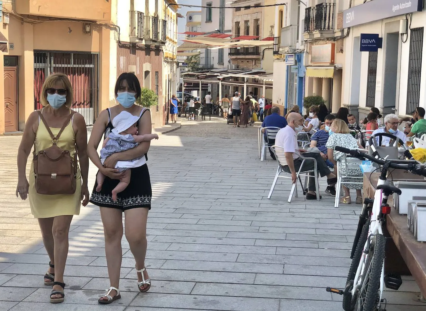 La plaza de España se llenaba de gente durante los mediodías 