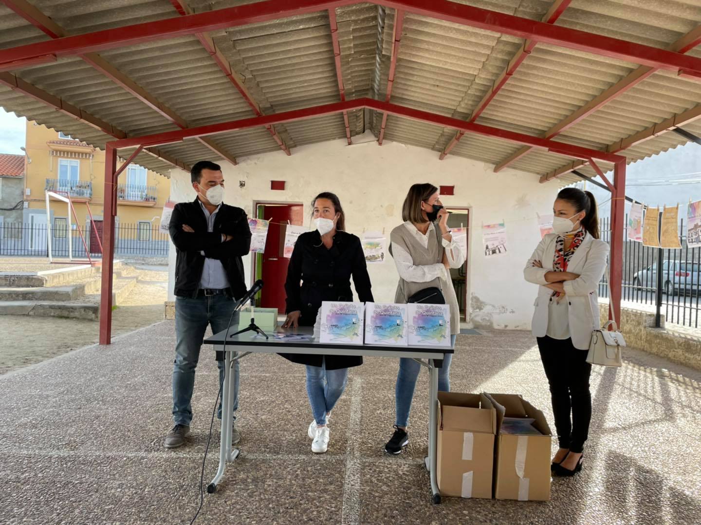 Juana Deogracias presenta en el colegio su libro 'Un granito de Quintana'