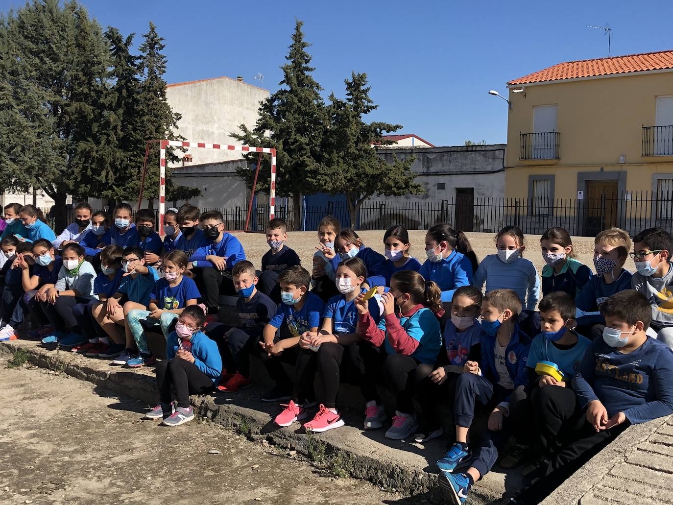 Alumnos del edificio de la Laguna el Día de la diabetes 