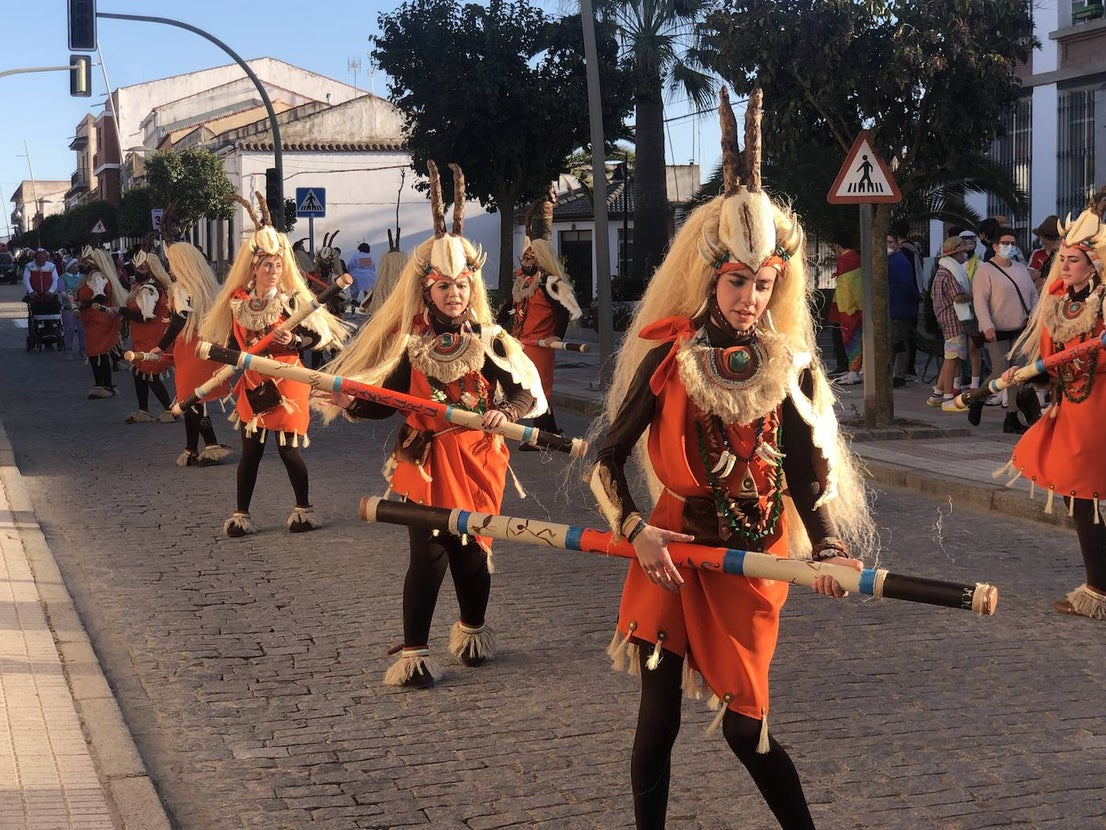 Fotos: El desfile de adultos hace brillar las calles de Quintana