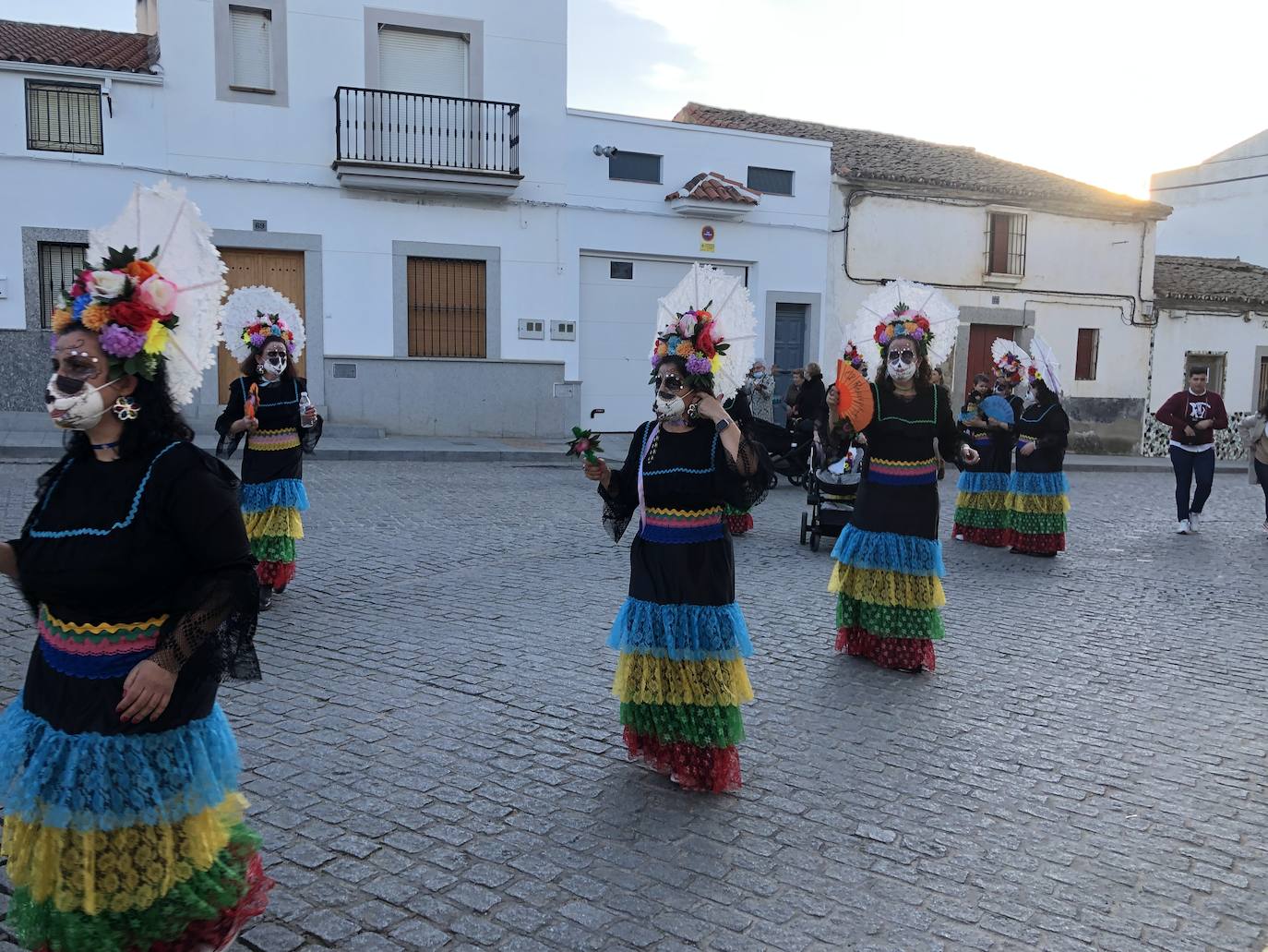 Fotos: El desfile de adultos hace brillar las calles de Quintana