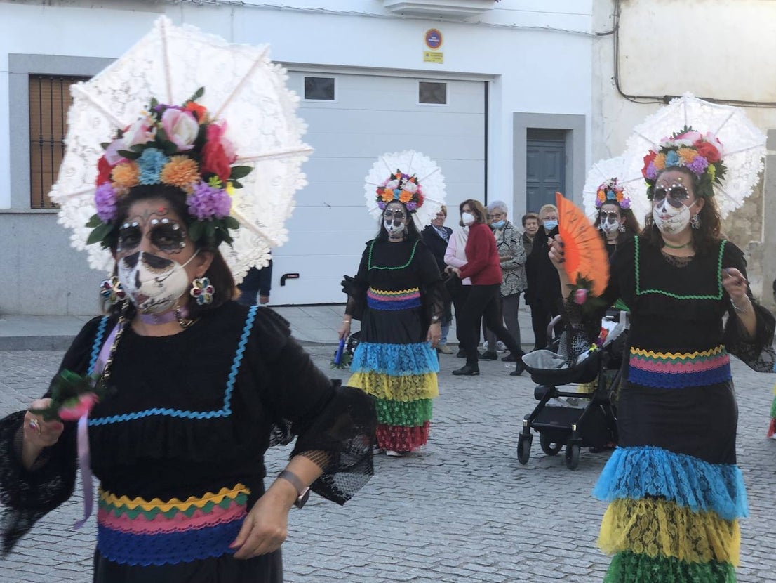 Fotos: El desfile de adultos hace brillar las calles de Quintana