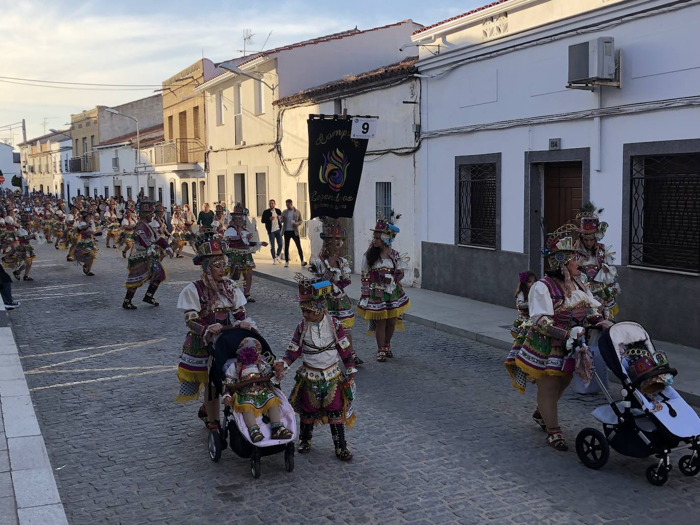 Fotos: El desfile de adultos hace brillar las calles de Quintana