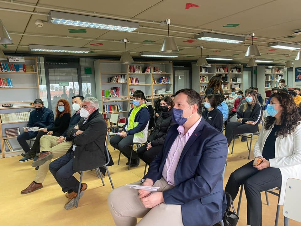 La inauguración tuvo lugar en el biblioteca del centro 