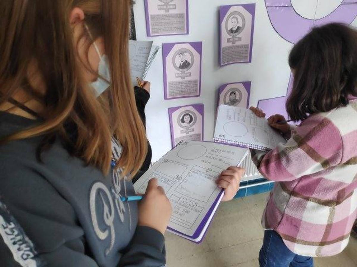 Fotos: Alumnos de todos los cursos del colegio trabajan por la igualdad en el 8 de marzo