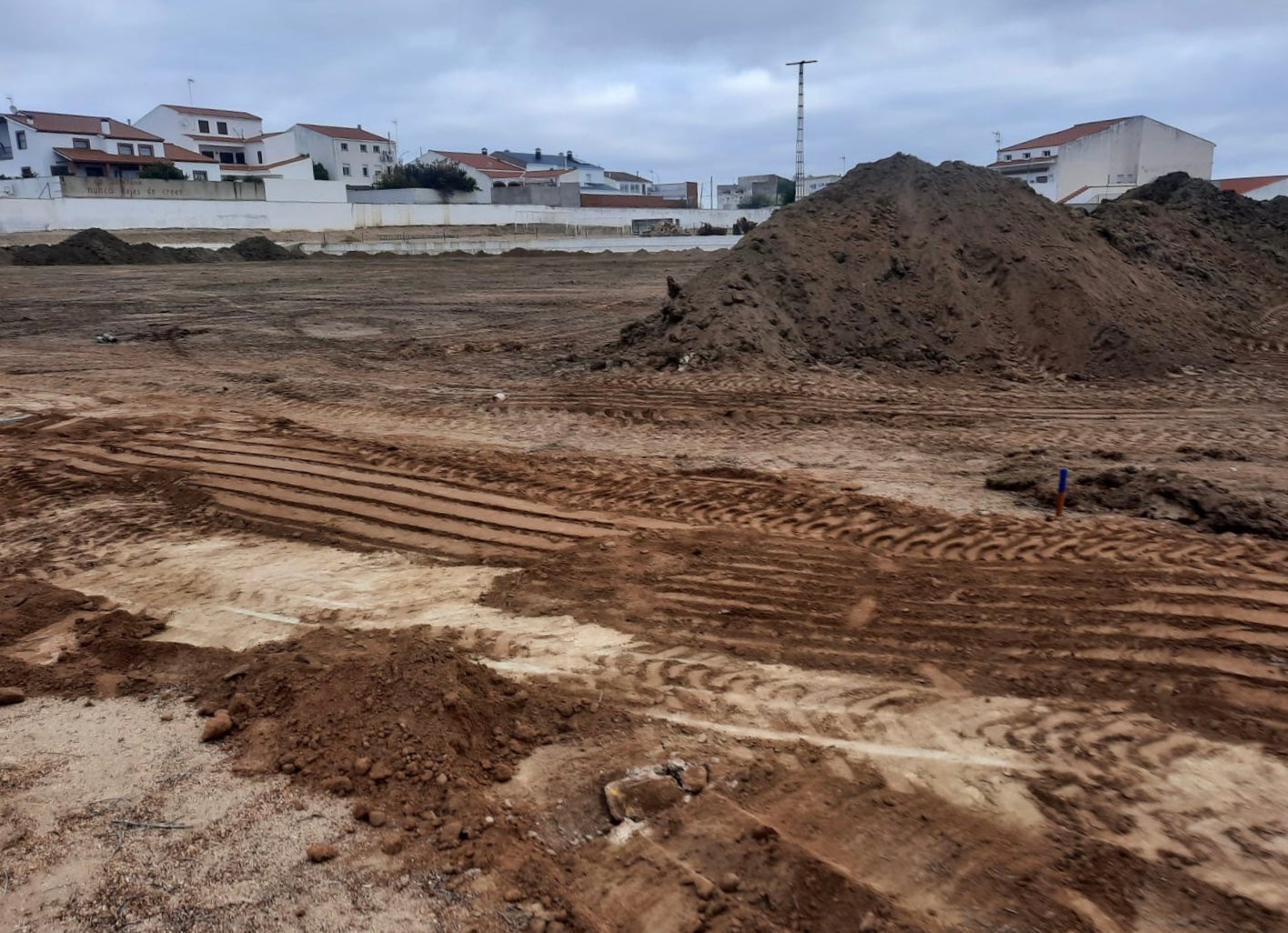 Comienzan los movimientos de tierra en las obras del campo de fútbol