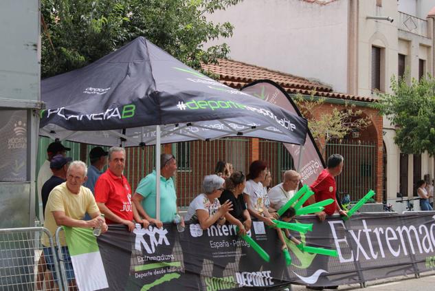 Fotos: Quintana se vuelca con los ciclistas de la Vuelta Extremadura