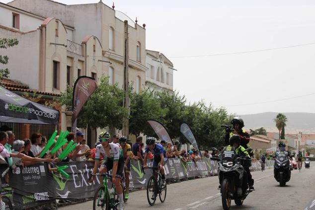 Fotos: Quintana se vuelca con los ciclistas de la Vuelta Extremadura