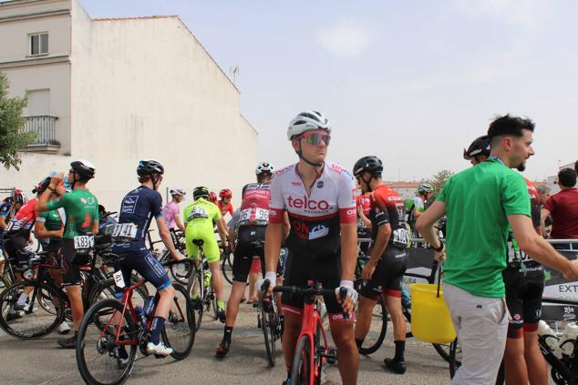 Fotos: Quintana se vuelca con los ciclistas de la Vuelta Extremadura