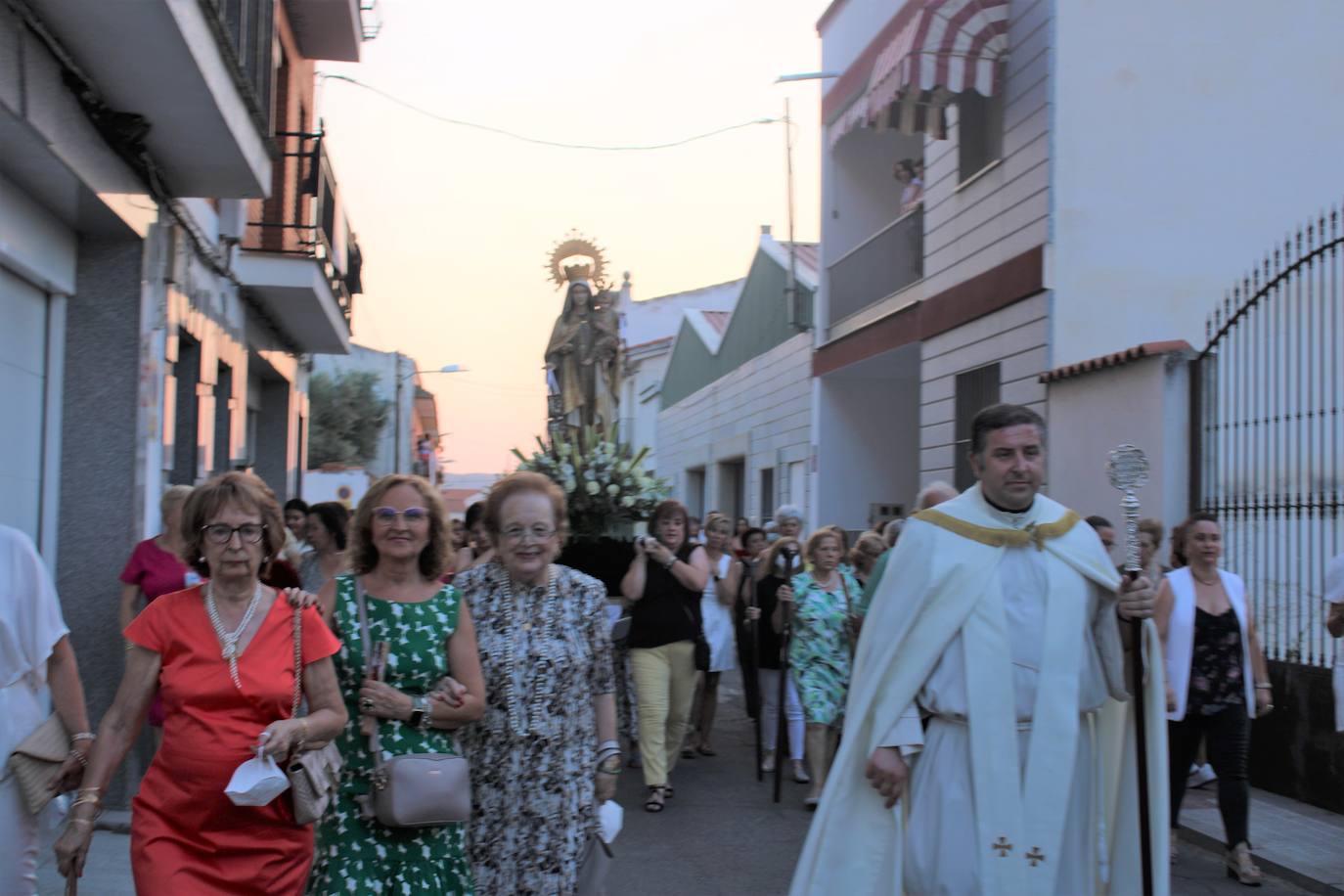 Fotos: Centenares de vecinos acompañaron a la Virgen del Carmen en su regreso al camino de Zalamea