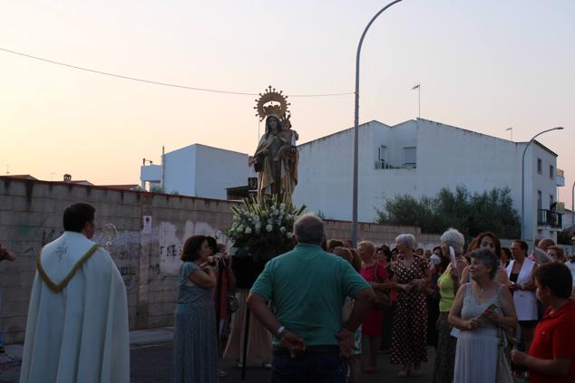 Fotos: Centenares de vecinos acompañaron a la Virgen del Carmen en su regreso al camino de Zalamea