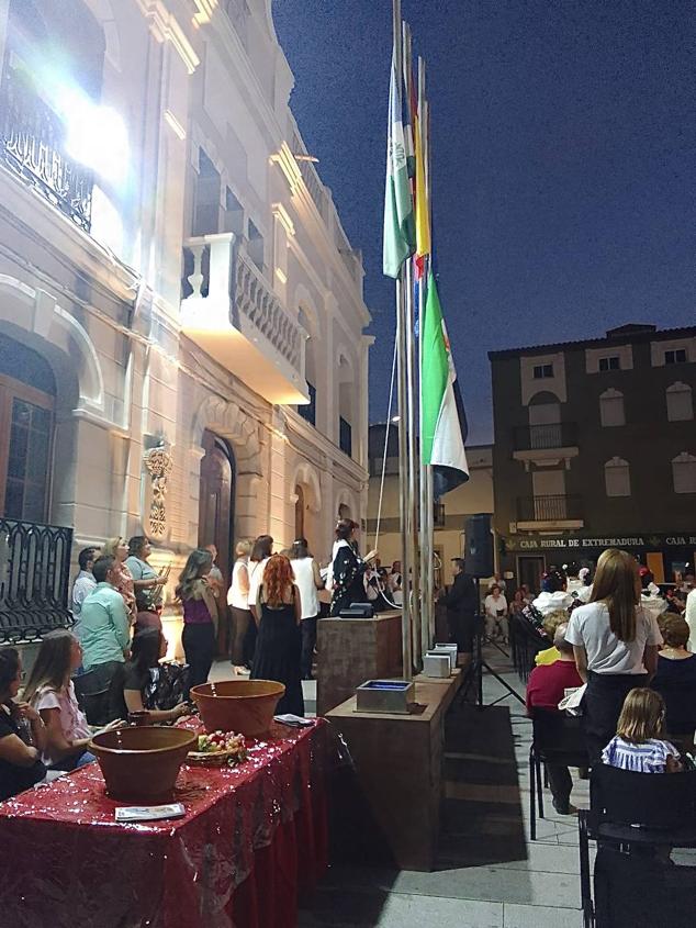 Fotos: Quintana se tiñó de verde, blaco y negro por el Día de Extremadura