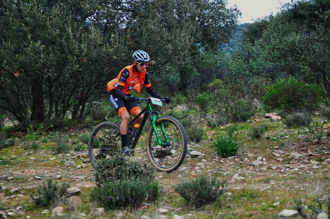 Un centenar de ciclistas se atrevieron con la Extrema Puerto la Cabra en su XX aniversario