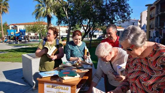 La biblioteca sale a la calle por la Semana del Libro