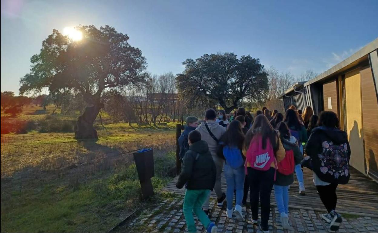 Visita del alumnado del IES Quintana a Cancho Roano