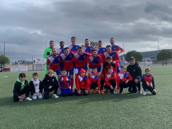 Apabullante victoria del CD Quintana frente al Racing Mérida