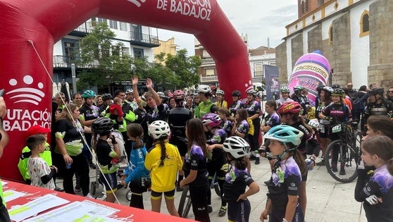 160 corredoras participan en la II edición de la Extremafem 'Es Natural'