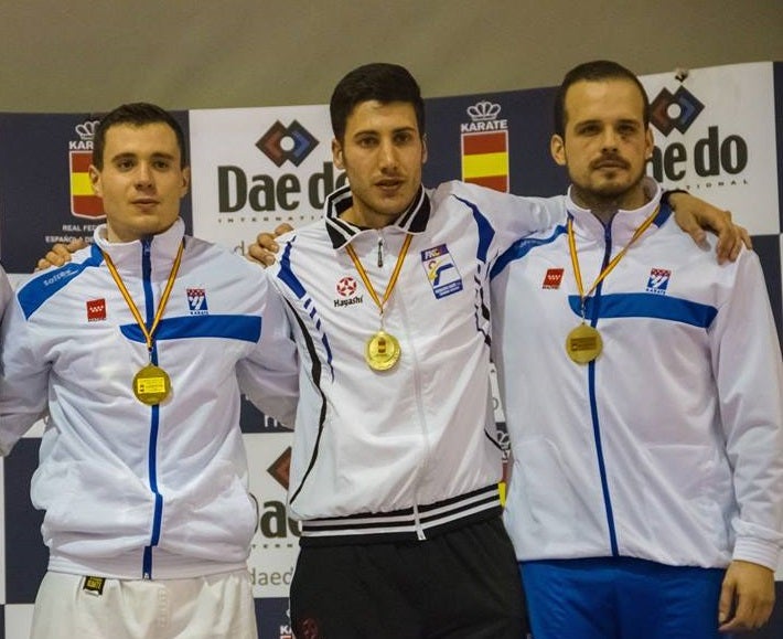 Cáceres el primero por la izquierda.