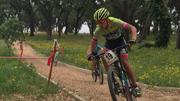 Manuel Pedro Martín disputando la carrera Titán Villuercas :: 