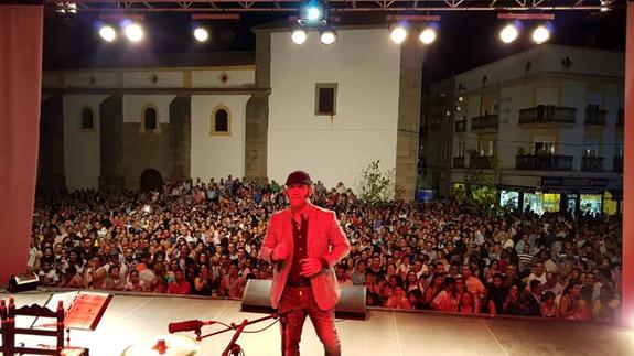 La multitudinaria actuación de Paco Candela 