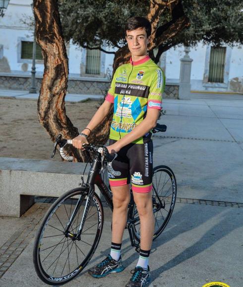 Francisco Javier con el maillot de su equipo cadete 