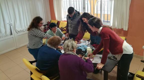 Arrranca el programa intergeneracional ‘Raíces y Ramas’ del IES Quintana