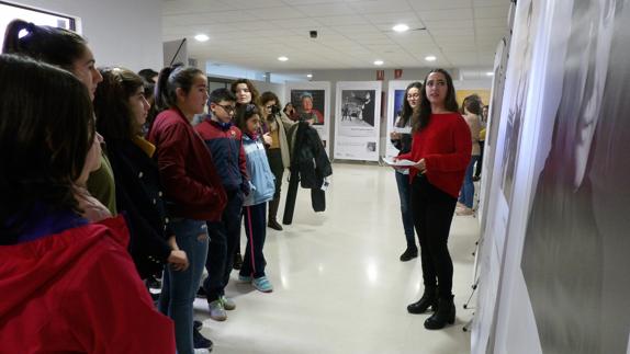 La explicación de una alumna a un grupo de 1º de ESO ::  MARÍA FORTUNA