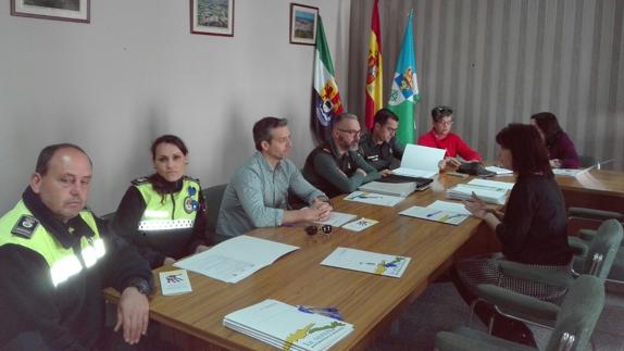 Los asistentes a la mesa de coordinación en Quintana 
