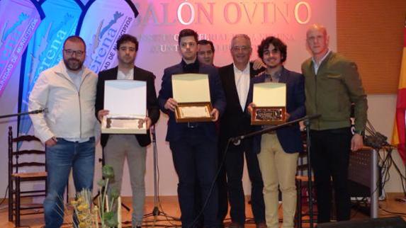 Javier Barquero junto al resto de ganadores y las autoridades 