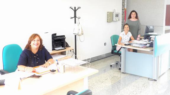 La responsable, Isabel Centeno, Belén Bermejo de adminsitración y la docente Alicia Guerrero 