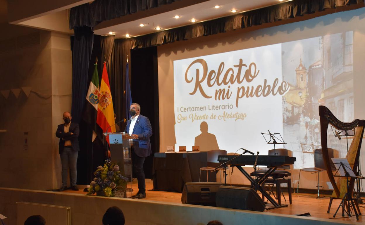 El alcalde, Andrés Hernáiz, en la primera edición del concurso. 