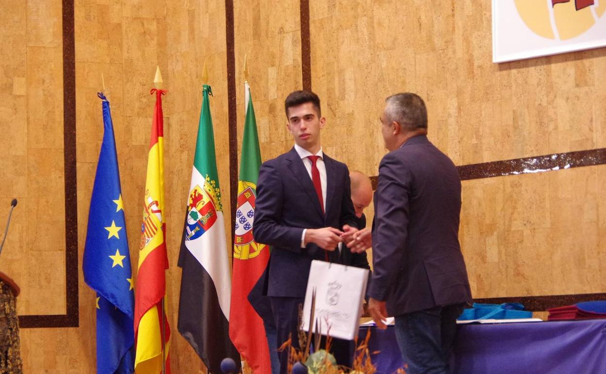 Ricardo Costa Nunes y Andrés Hernáiz, alcalde la localidad. 