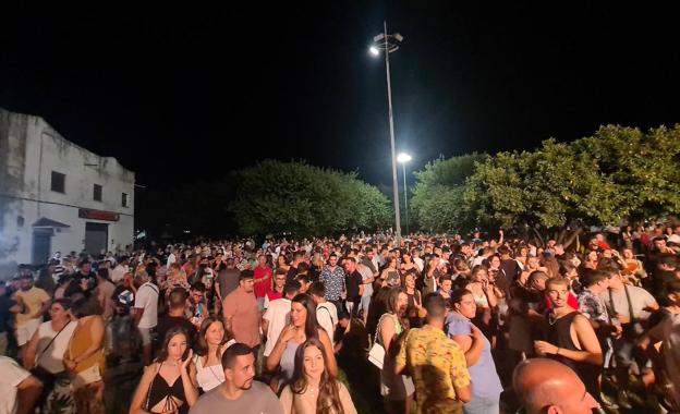 La noche contó con un gran número de asistentes. 