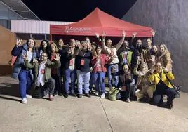 Miembros del PSOE celebrando la mayoría absoluta.