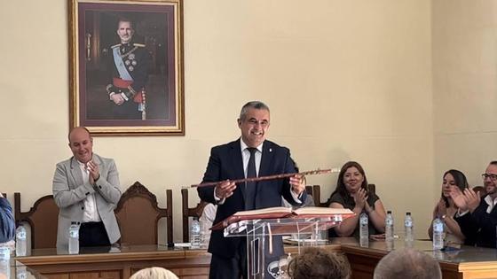 Andrés Hernáiz, investido como alcalde de San Vicente por quinto mandato consecutivo