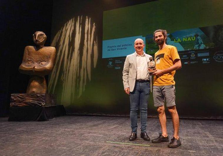 San Vicente entrega el premio del público y 800 euros al corto catalán 'La Nau'
