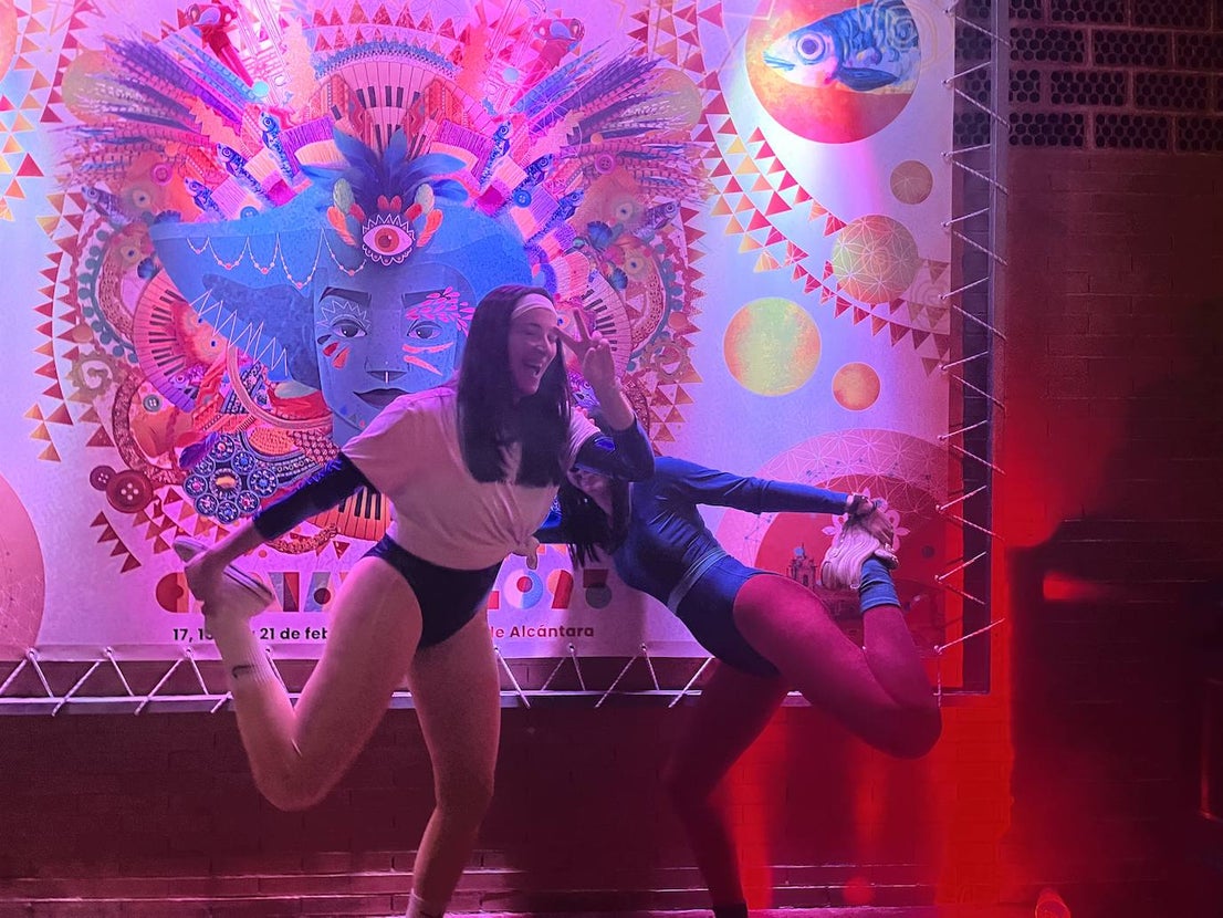 Fotos: Viernes de Carnaval marcado por la música ochentera, noventera y espectáculo drag