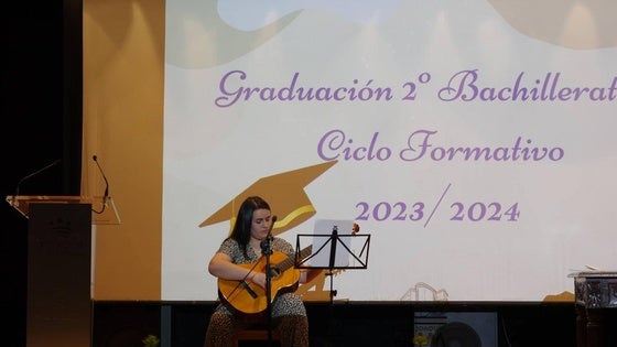 Graduados los alumnos de bachillerato y ciclo del instituto Joaquín Sama (II)