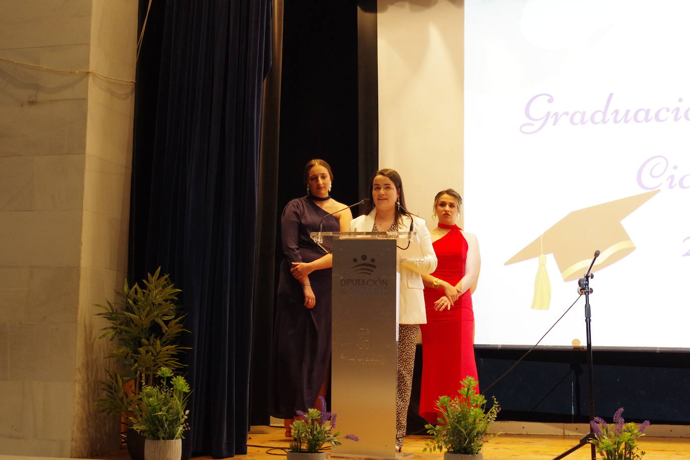 Graduados los alumnos de bachillerato y ciclo del instituto Joaquín Sama (II)