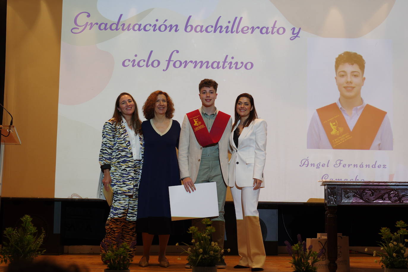 Graduados los alumnos de bachillerato y ciclo del instituto Joaquín Sama (II)