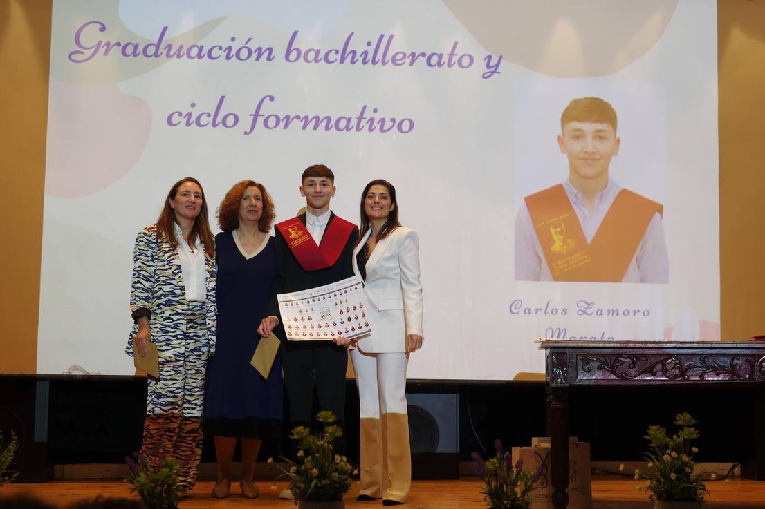 Graduados los alumnos de bachillerato y ciclo del instituto Joaquín Sama (II)