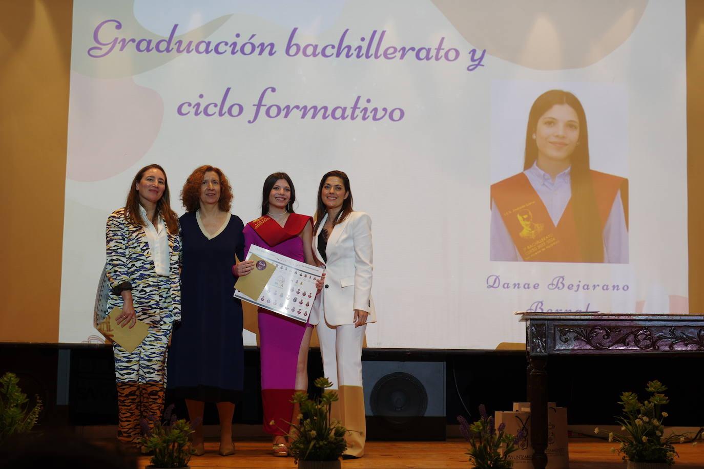Graduados los alumnos de bachillerato y ciclo del instituto Joaquín Sama (II)