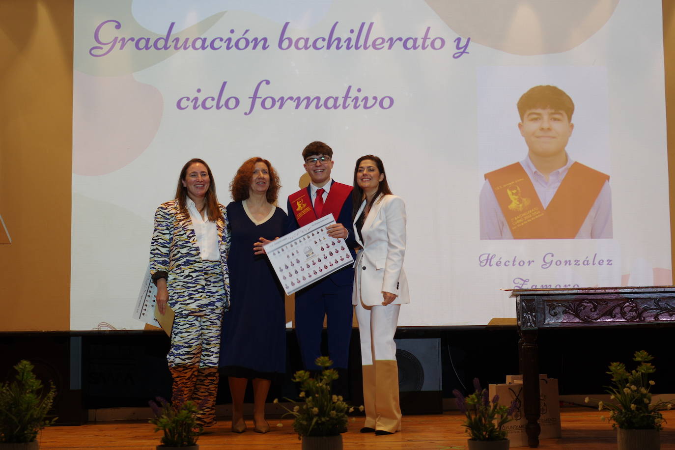 Graduados los alumnos de bachillerato y ciclo del instituto Joaquín Sama